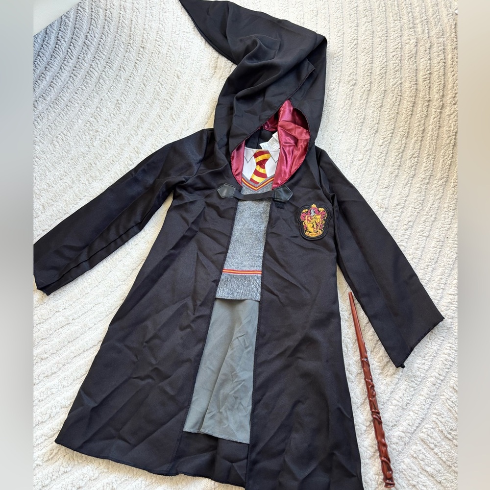 Custome Harry Potter Girl with Magic wand, Good condition, Size S (4-6)Polyester